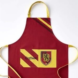 new Harry Potter, Gryffindor William Sonoma apron